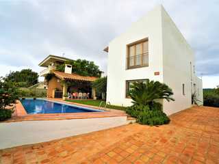 Chalet con piscina, jardín y preciosas vistas