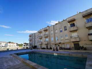 Amplio piso con piscina, parking y ascensor