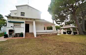 Chalet pareado con amplio jardín