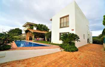 Chalet con piscina, jardín y preciosas vistas