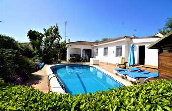 Chalet con piscina a 200 metros de la playa