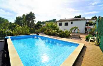 Casa con piscina y mucho terreno 